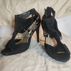 Penny Loves Kenny Black and Gold Heels